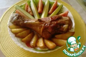 Рецепт: Голени индейки и картошка, запечённые в фольге