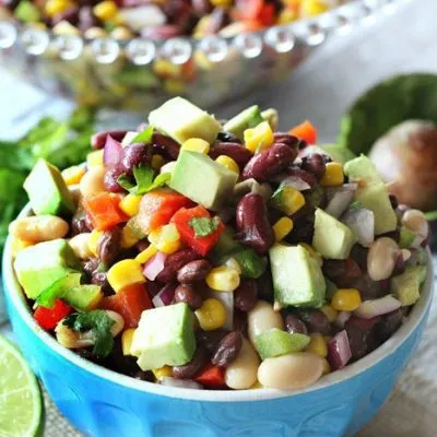 Фасолевый мексиканский салат с авокадо, кукурузой и перцами - рецепт с фото