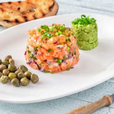 Тартар из лосося и авокадо - рецепт с фото