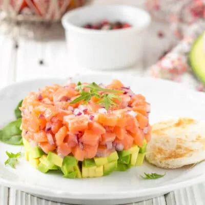 Тартар из лосося с авокадо - рецепт с фото