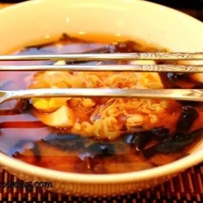 Корейский мисо-суп Dengjang Chigae с водорослями