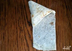 Треугольники из лаваша с сыром - фото шаг 4