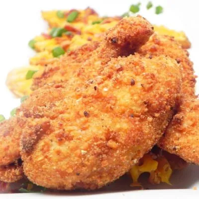 Жареная курица в панировке из картофеля - рецепт с фото