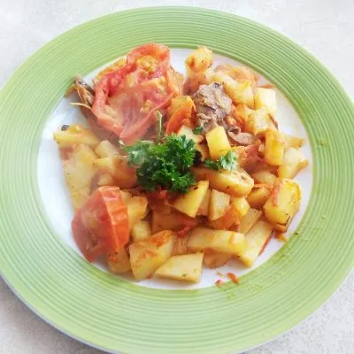 Быстрое картофельное рагу с мясом курицы на сковороде - рецепт с фото