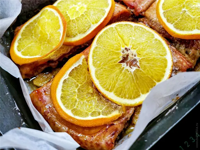 Рецепт с фото Форель, запеченная в духовке с апельсинами