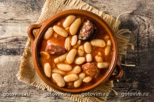 Астурианская фабада – густой суп из фасоли с кровяной колбасой, чоризо, колбасками и хамоном 