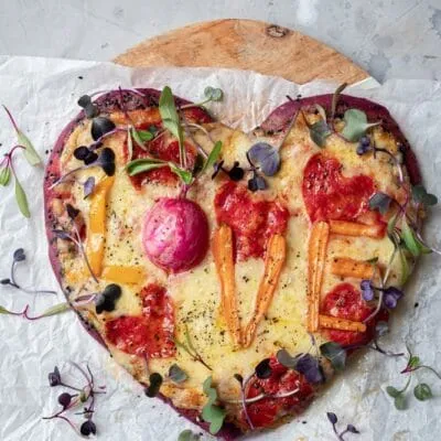 Пицца из свекольного теста «Сердце» - рецепт с фото