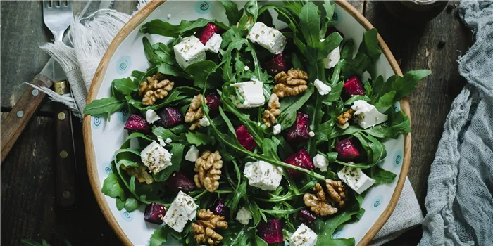 10 вкусных и красивых салатов с грецкими орехами