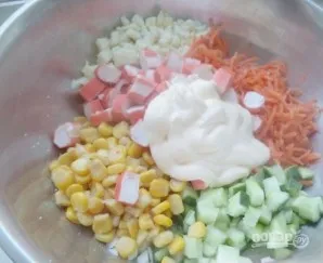 Салат с крабовыми палочками и морковью по-корейски - фото шаг 7