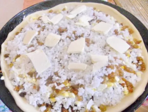 Татарский пирог губадия с рисом и изюмом