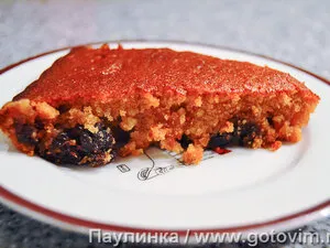 Постный медовый пирог с черносливом