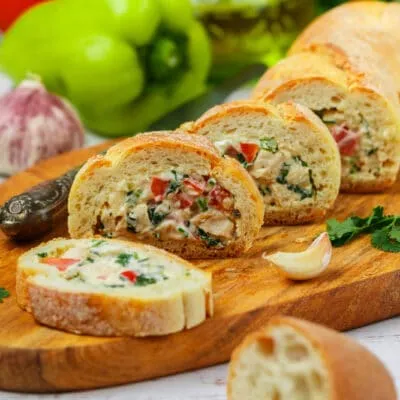 Фаршированный багет с курицей и овощами - рецепт с фото