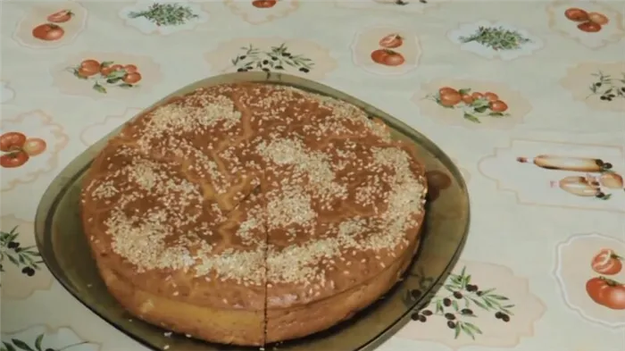 Простой рецепт заливного пирога с капустой в духовке на кефире и майонезе
