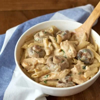 Паста с курицей и грибами в сливочном соусе - рецепт с фото