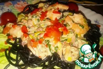 Рецепт: Паста Неро с морепродуктами под сливочным соусом