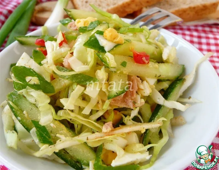 Рецепт: Салат с капустой и тунцом