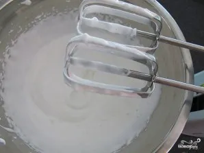 Бисквитный торт со взбитыми сливками - фото шаг 6