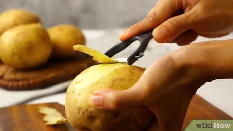 Изображение с названием Make a Baked Potato on the Grill Step 2