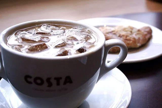 Айс кофе в кофейне Costa Coffee