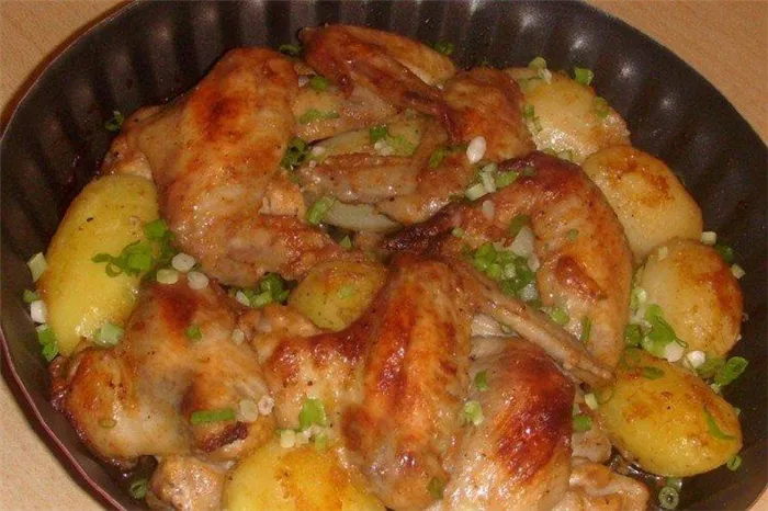 Куриные крылышки с картошкой