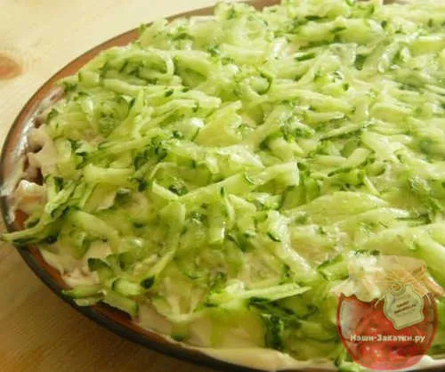 salat-s-tertymi-ogurcami-sloyami