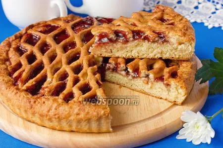 Фото рецепта Дрожжевой пирог с черничным вареньем