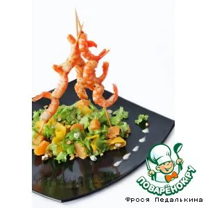 Рецепт: Зеленый салат с креветками под бальзамическим соусом
