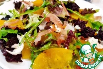 Рецепт: Листовой салат с хамоном и персиком