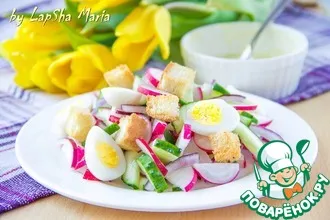 Рецепт: Салат с редисом, яйцом и крутонами