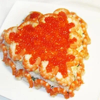 Праздничный салат из морепродуктов «С любовью» - рецепт с фото