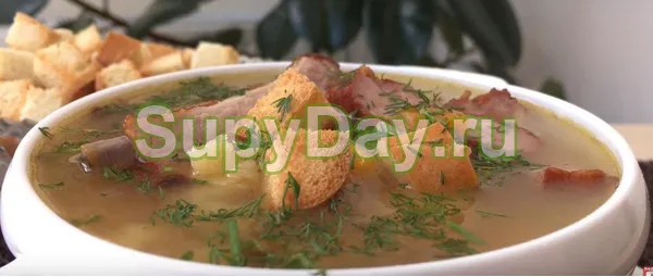 Гороховый суп с копчеными ребрышками и гренками