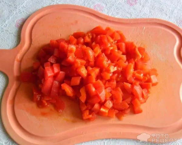 порезала помидоры