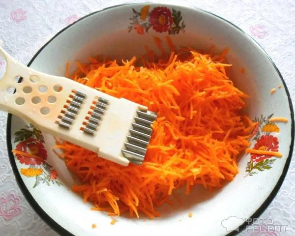 натёрла морковь