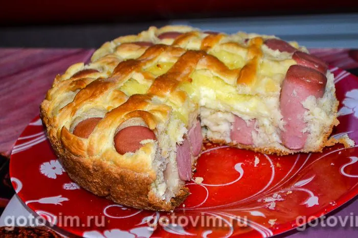 Пирог с сосисками и сыром. Фотография рецепта