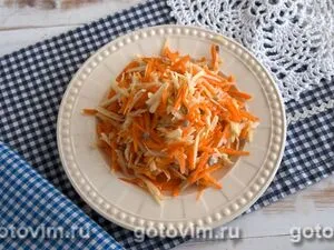Салат из батата, моркови и семян подсолнечника