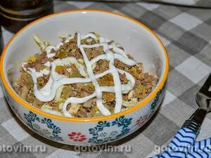 Салат из куриной печени с яйцом