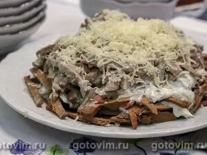 Салат из печени с солеными огурцами