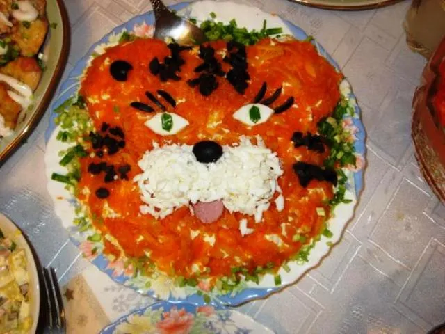Новогодний салат в виде Тигрёнка с корейской морковью