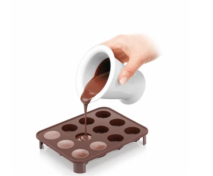 Залить шоколад в форму