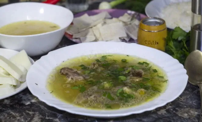 Как приготовить насыщенный и ароматный суп хаш?