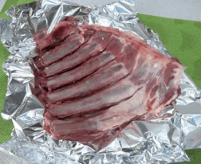 Мясо нарезанное по косточкам