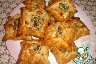 Рецепт: Слоеные конвертики с курицей и грибами