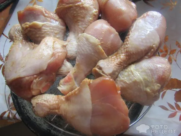 Румяные куриные ножки на решетке в духовке фото