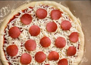 Пицца с пепперони - фото шаг 3