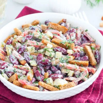  Салат с фасолью и сухариками - рецепт с фото