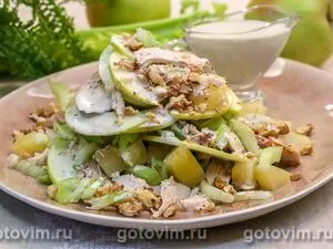 Вальдорфский салат с курицей и ананасом