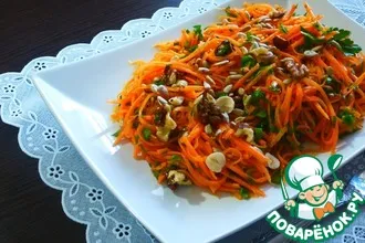 Рецепт: Морковный салат с орехами и петрушкой