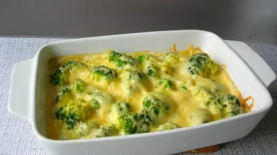 Запеканка из брокколи с сыром, яйцами и сливками