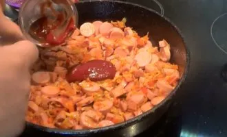 в зажарку добавляем томатную пасту