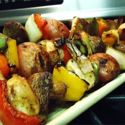 Шашлык из овощей и грибов - рецепт с фото